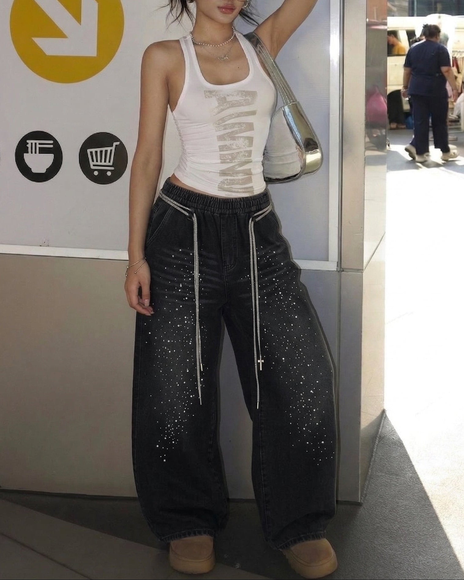 ストーン付きブラックワイドデニム