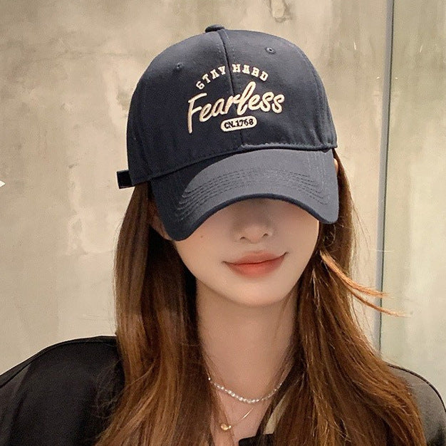 アヒルの舌の帽子の新型の韓国版の簡単なアルファベットの刺繍の深い頂のアヒルの舌の帽子の街頭の百合の広い軒の大きい頭の周りの野球の帽子