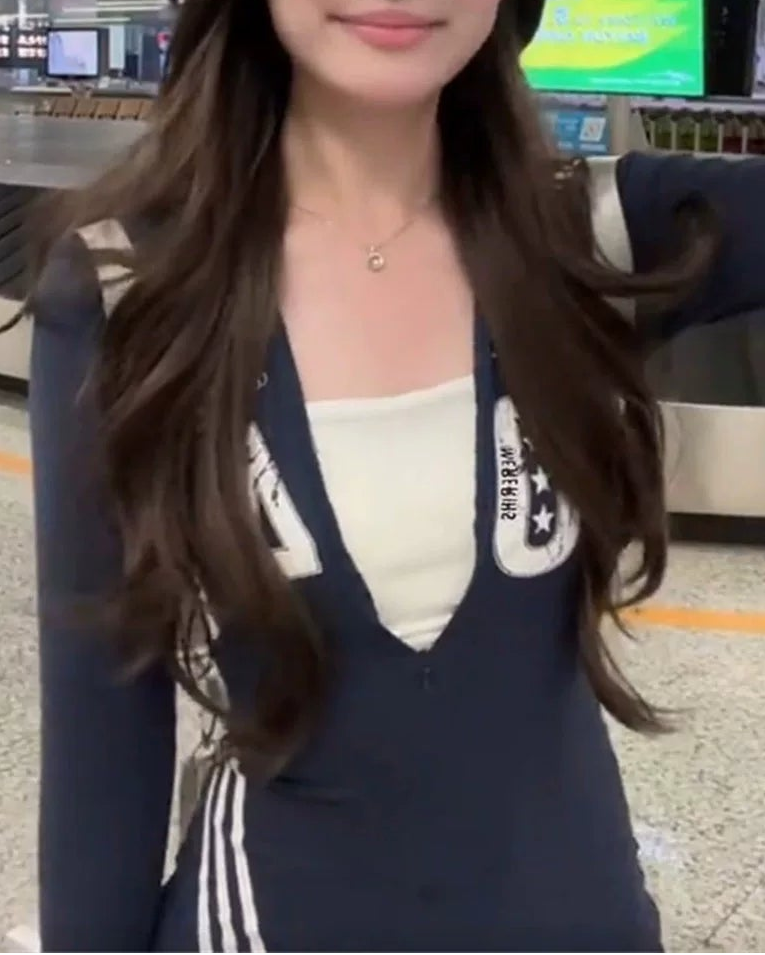 アメリカンネイビーVネックトップス