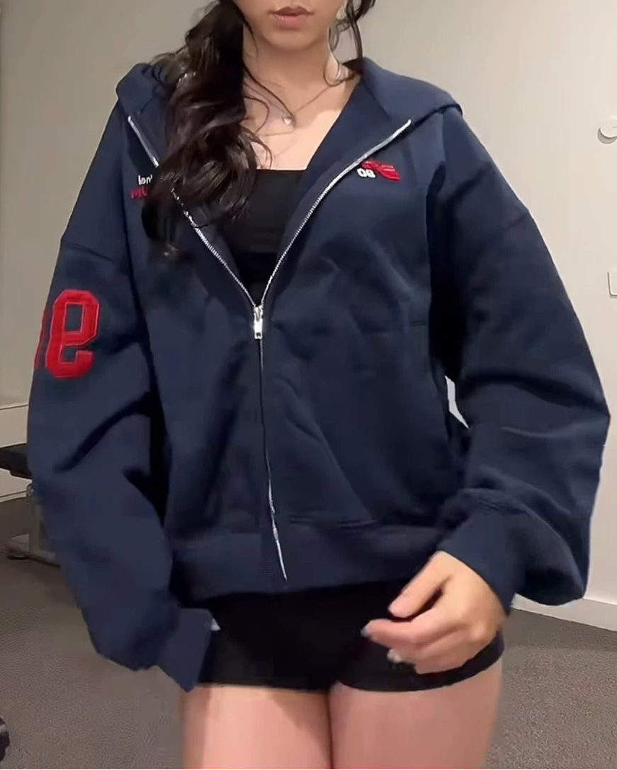 アメリカンレトロフード付きロゴパーカー